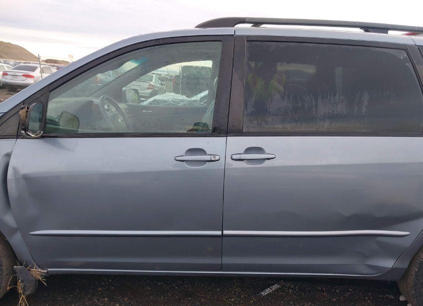 Photo 14 of 2004 Toyota Sienna XLE/XLE LIMITED (VIN 5TDBA22C14S001010)