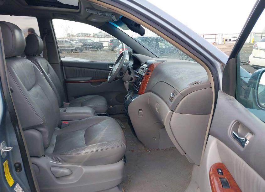 Photo 5 of 2004 Toyota Sienna XLE/XLE LIMITED (VIN 5TDBA22C14S001010)