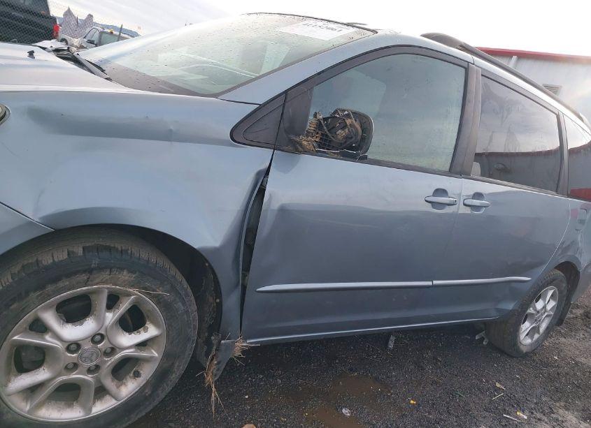 Photo 6 of 2004 Toyota Sienna XLE/XLE LIMITED (VIN 5TDBA22C14S001010)