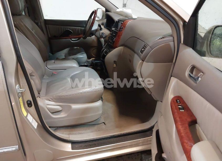 Photo 5 of 2004 Toyota Sienna XLE LIMITED (VIN 5TDBA22C14S009558)