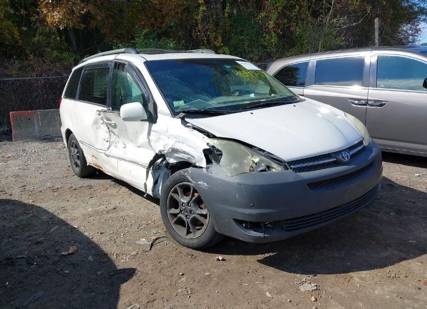 2004 Toyota Sienna XLE LIMITED (VIN 5TDBA22C14S024576) main photo