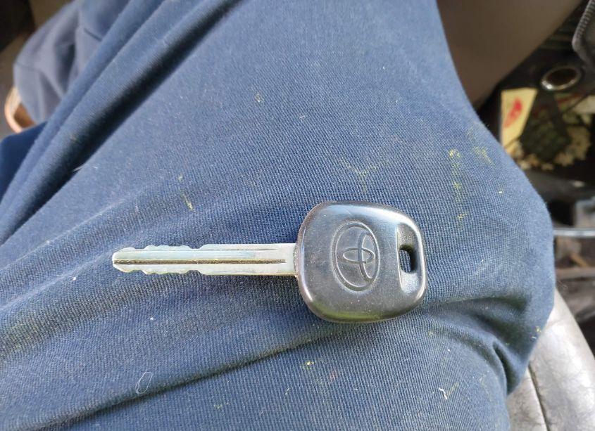 Photo 11 of 2004 Toyota Sienna XLE LIMITED (VIN 5TDBA22C14S024576)