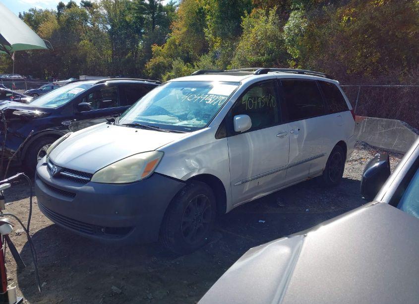 Photo 2 of 2004 Toyota Sienna XLE LIMITED (VIN 5TDBA22C14S024576)