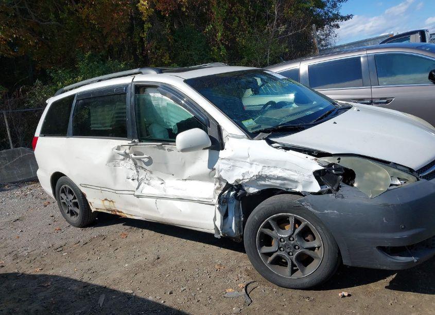 Photo 6 of 2004 Toyota Sienna XLE LIMITED (VIN 5TDBA22C14S024576)