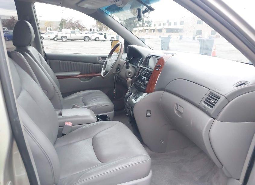 Photo 5 of 2005 Toyota Sienna XLE LIMITED (VIN 5TDBA22C15S038723)
