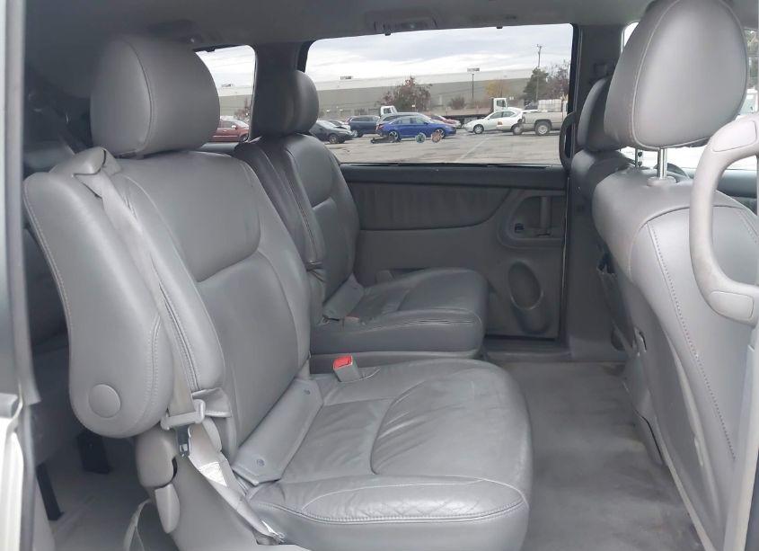 Photo 8 of 2005 Toyota Sienna XLE LIMITED (VIN 5TDBA22C15S038723)