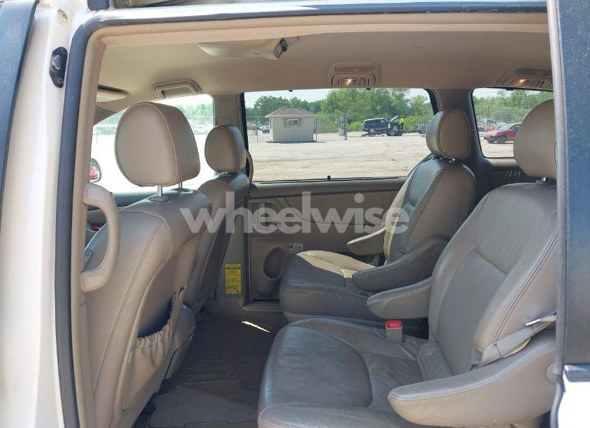 Photo 8 of 2005 Toyota Sienna XLE (VIN 5TDBA22C15S050368)