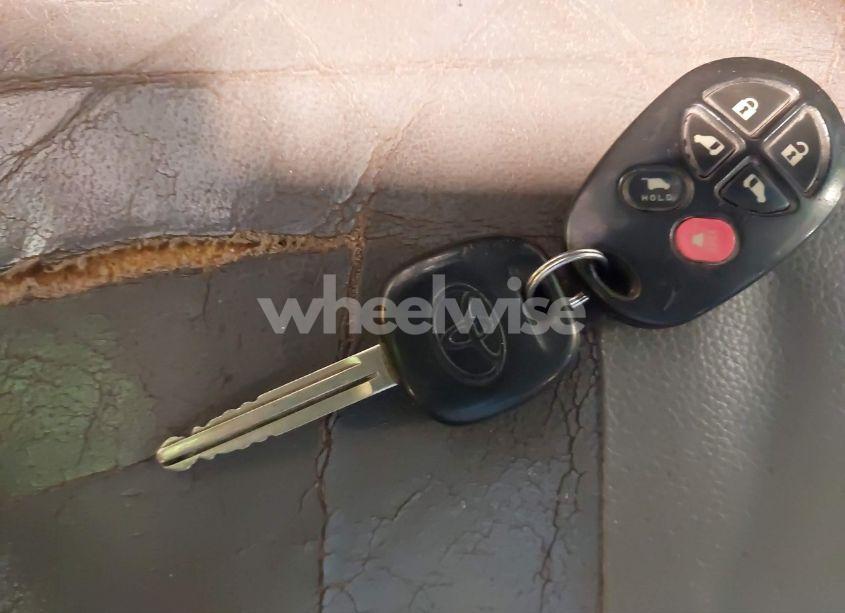 Photo 11 of 2005 Toyota Sienna XLE LIMITED (VIN 5TDBA22C15S050631)