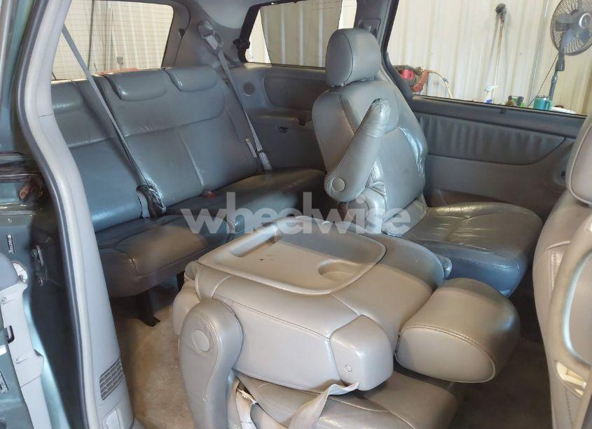Photo 8 of 2005 Toyota Sienna XLE LIMITED (VIN 5TDBA22C15S050631)