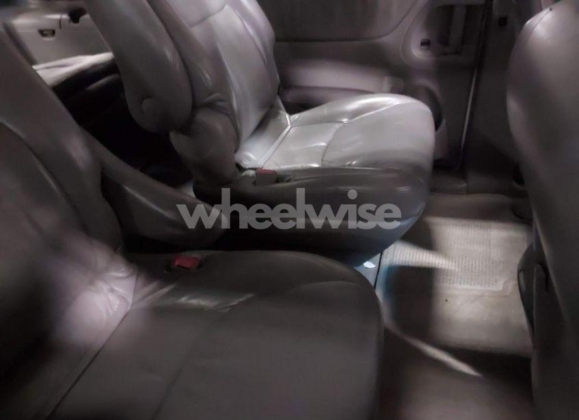 Photo 8 of 2005 Toyota Sienna XLE LIMITED (VIN 5TDBA22C15S052850)
