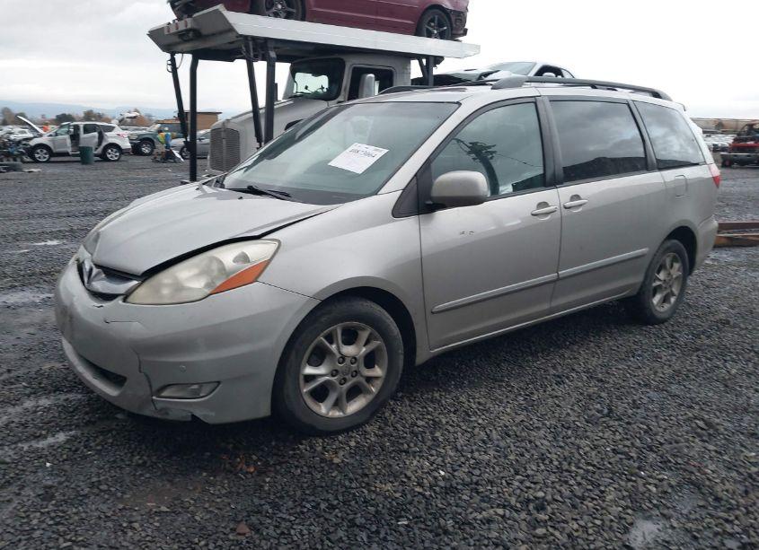 Photo 2 of 2006 Toyota Sienna XLE LIMITED (VIN 5TDBA22C16S056625)