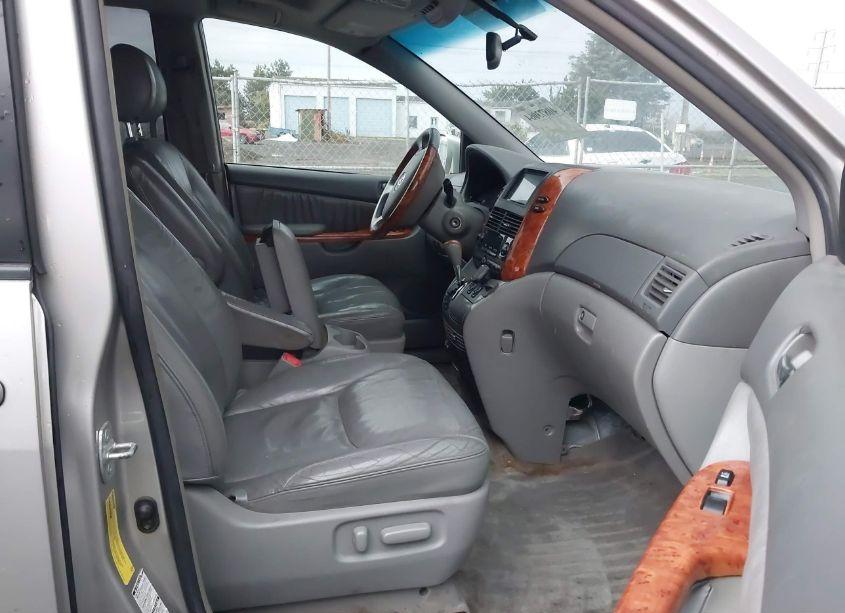 Photo 5 of 2006 Toyota Sienna XLE LIMITED (VIN 5TDBA22C16S056625)