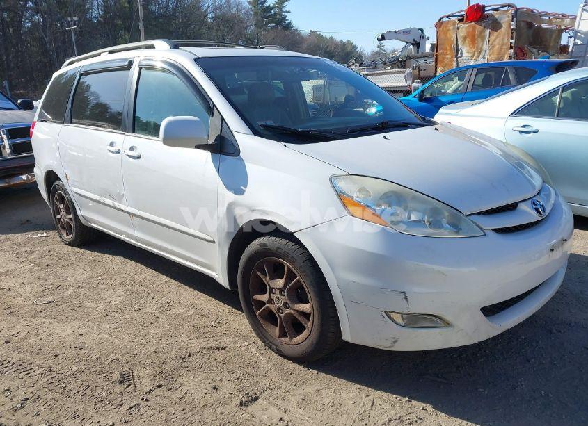 2006 Toyota Sienna XLE (VIN 5TDBA22C16S060030) main photo