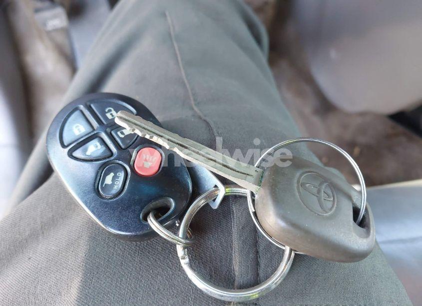 Photo 11 of 2006 Toyota Sienna XLE (VIN 5TDBA22C16S060030)