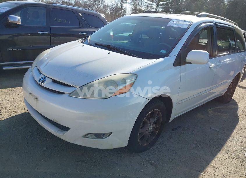 Photo 2 of 2006 Toyota Sienna XLE (VIN 5TDBA22C16S060030)