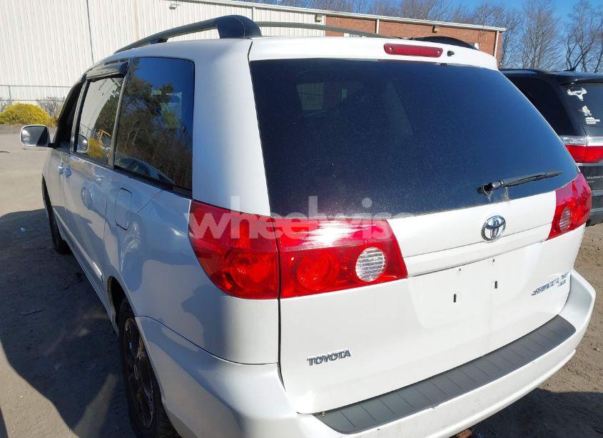 Photo 3 of 2006 Toyota Sienna XLE (VIN 5TDBA22C16S060030)