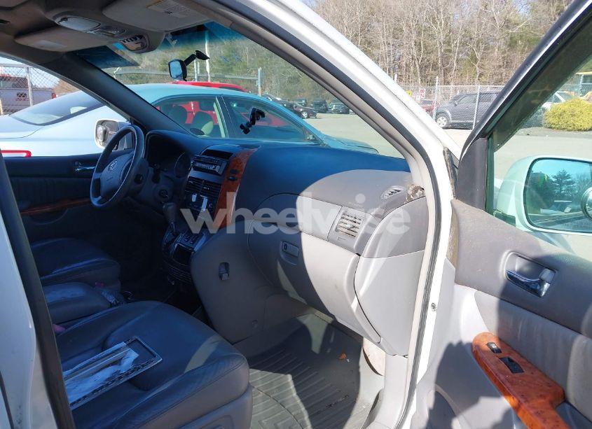 Photo 5 of 2006 Toyota Sienna XLE (VIN 5TDBA22C16S060030)