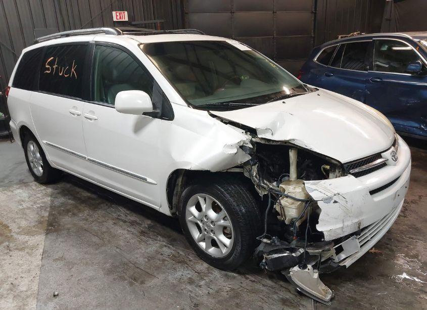 2004 Toyota Sienna XLE LIMITED (VIN 5TDBA22C24S019838) main photo