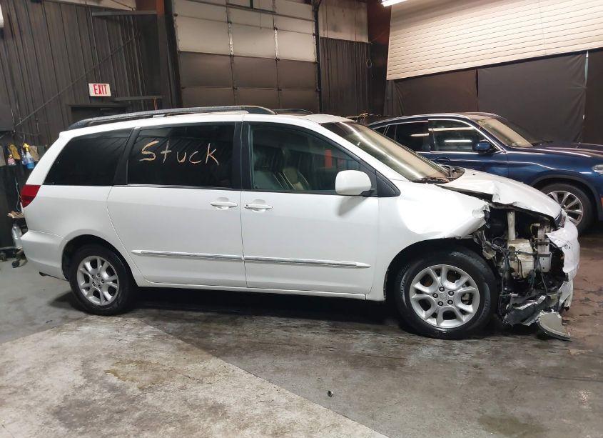 Photo 14 of 2004 Toyota Sienna XLE LIMITED (VIN 5TDBA22C24S019838)