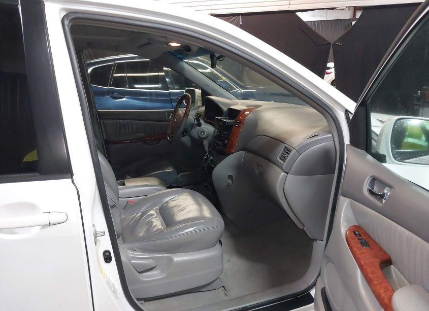 Photo 5 of 2004 Toyota Sienna XLE LIMITED (VIN 5TDBA22C24S019838)