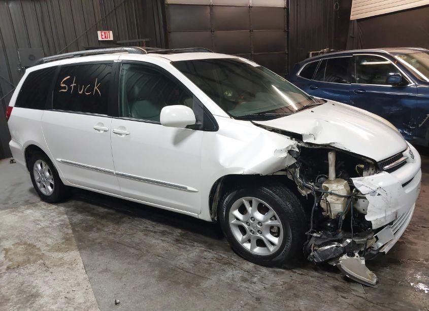 Photo 6 of 2004 Toyota Sienna XLE LIMITED (VIN 5TDBA22C24S019838)