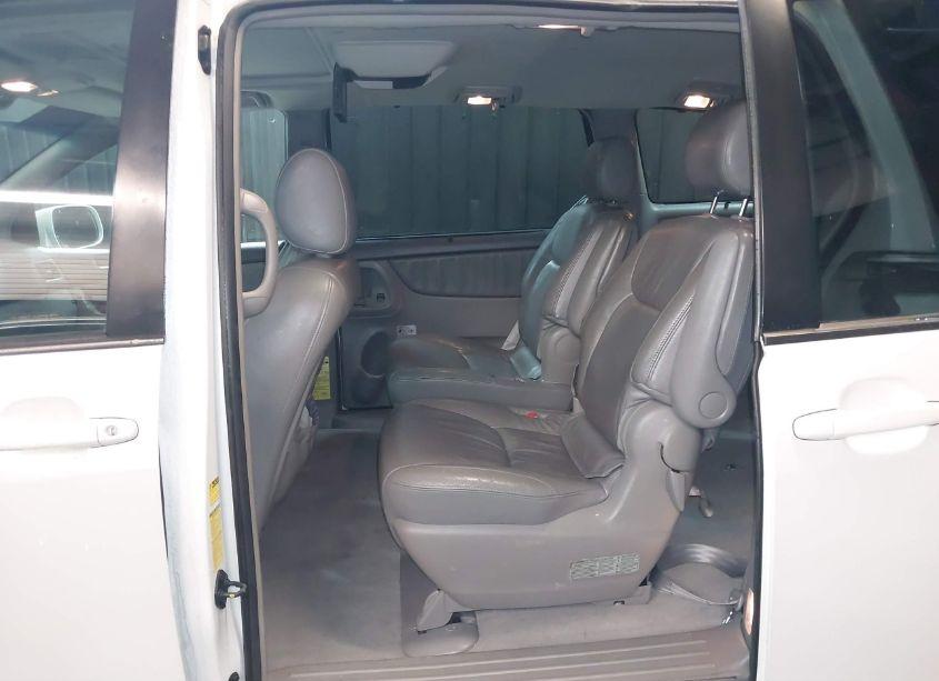 Photo 8 of 2004 Toyota Sienna XLE LIMITED (VIN 5TDBA22C24S019838)