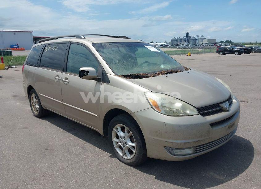 2004 Toyota Sienna XLE (VIN 5TDBA22C24S024618) main photo