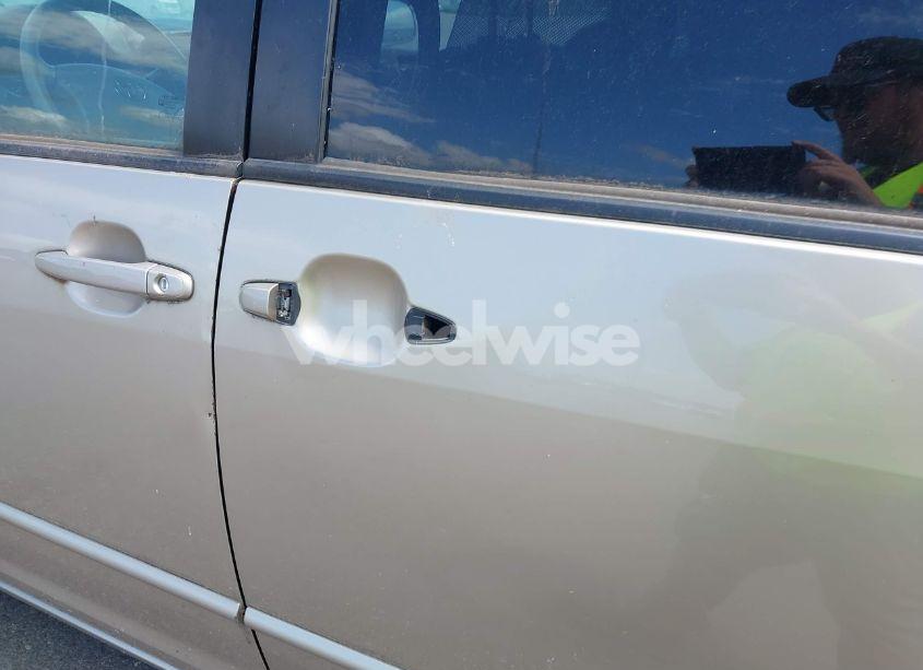 Photo 12 of 2004 Toyota Sienna XLE (VIN 5TDBA22C24S024618)