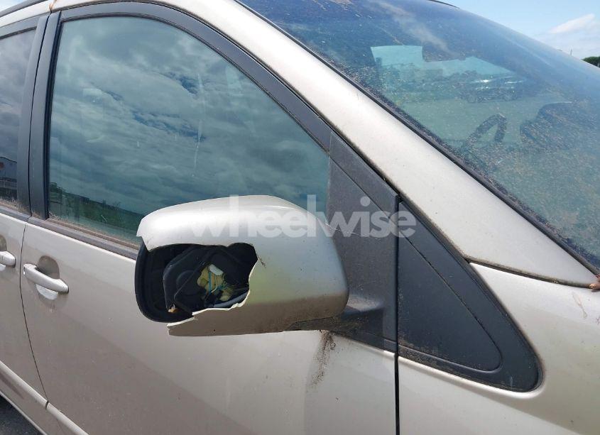 Photo 13 of 2004 Toyota Sienna XLE (VIN 5TDBA22C24S024618)