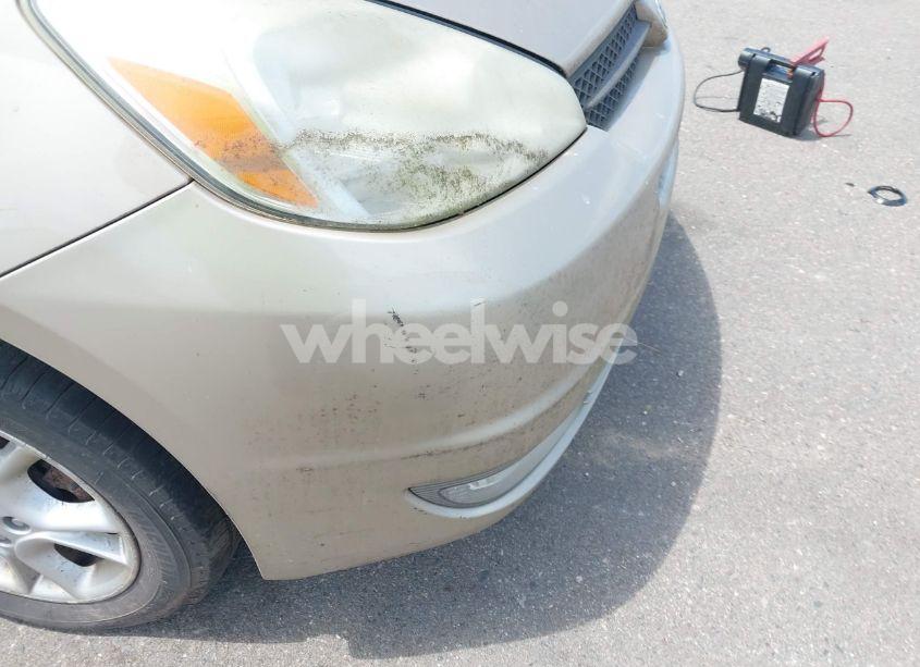 Photo 14 of 2004 Toyota Sienna XLE (VIN 5TDBA22C24S024618)