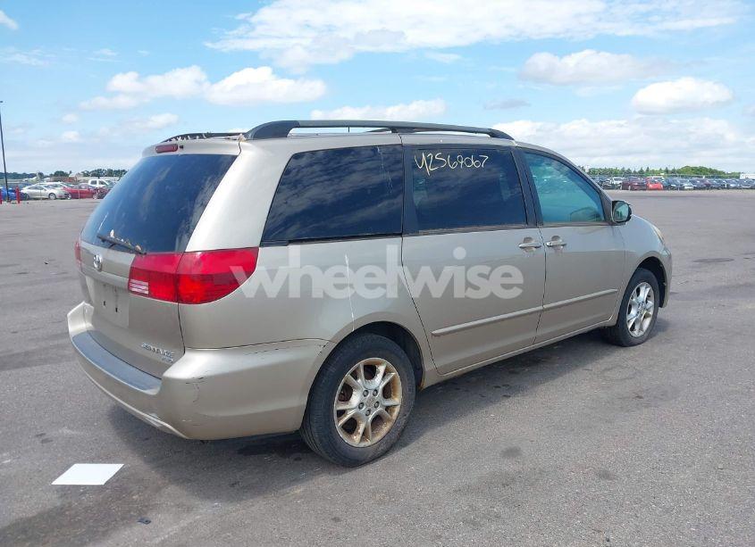 Photo 4 of 2004 Toyota Sienna XLE (VIN 5TDBA22C24S024618)