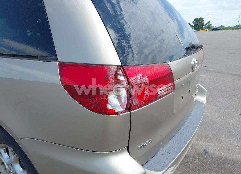 Photo 6 of 2004 Toyota Sienna XLE (VIN 5TDBA22C24S024618)