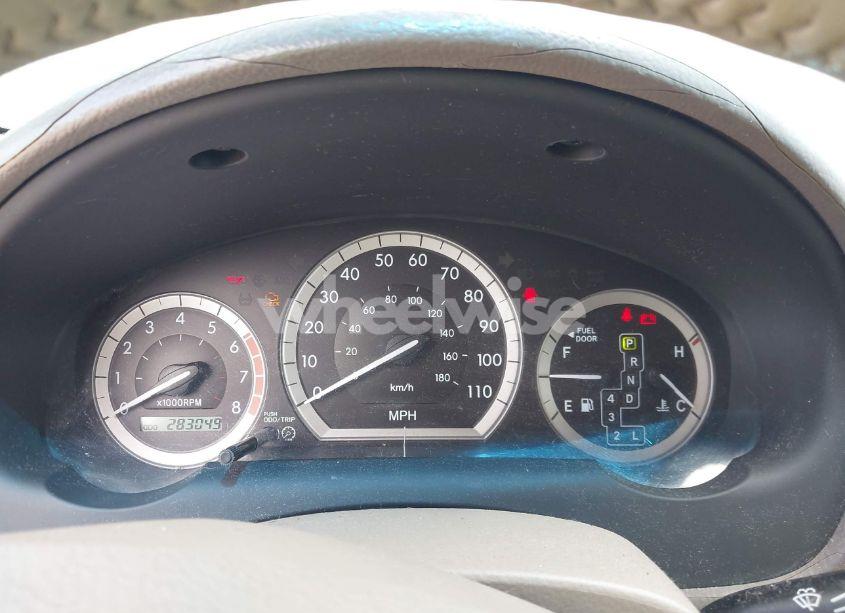 Photo 7 of 2004 Toyota Sienna XLE (VIN 5TDBA22C24S024618)