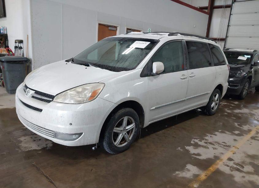 Photo 2 of 2005 Toyota Sienna XLE LIMITED (VIN 5TDBA22C25S030551)
