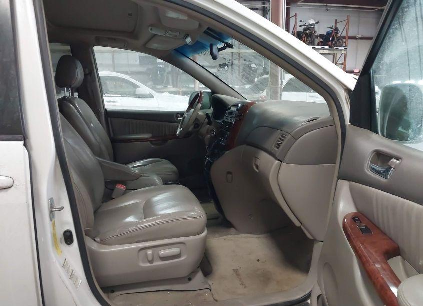 Photo 5 of 2005 Toyota Sienna XLE LIMITED (VIN 5TDBA22C25S030551)