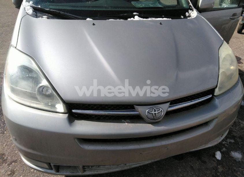 Photo 6 of 2005 Toyota Sienna XLE LIMITED (VIN 5TDBA22C25S030629)