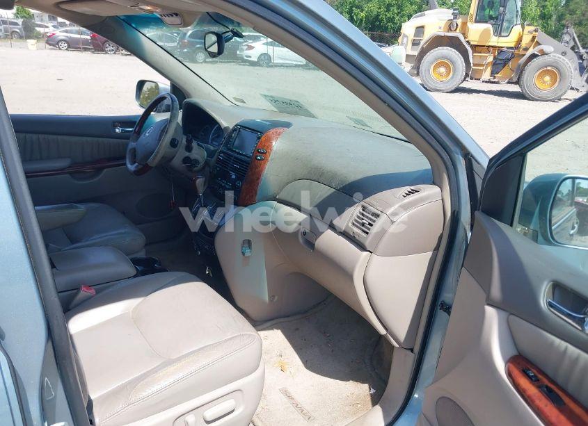 Photo 5 of 2005 Toyota Sienna XLE LIMITED (VIN 5TDBA22C25S039301)