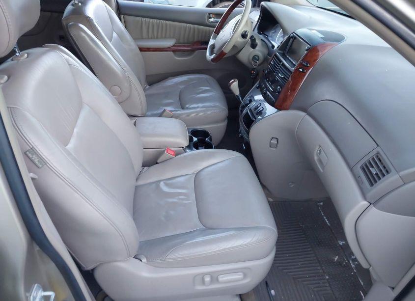 Photo 5 of 2005 Toyota Sienna XLE LIMITED (VIN 5TDBA22C25S039413)