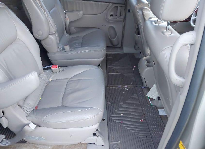 Photo 8 of 2005 Toyota Sienna XLE LIMITED (VIN 5TDBA22C25S039413)