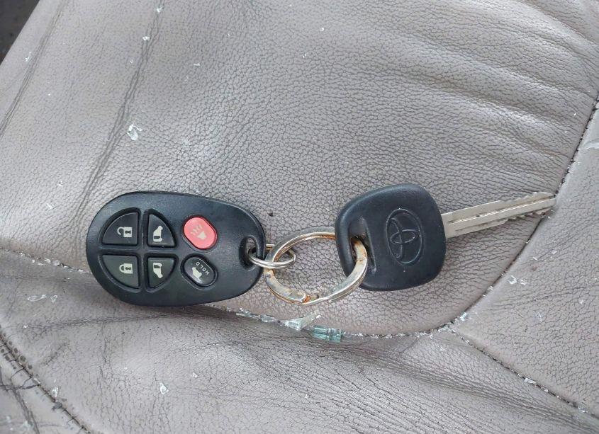 Photo 11 of 2006 Toyota Sienna XLE LIMITED (VIN 5TDBA22C26S067892)
