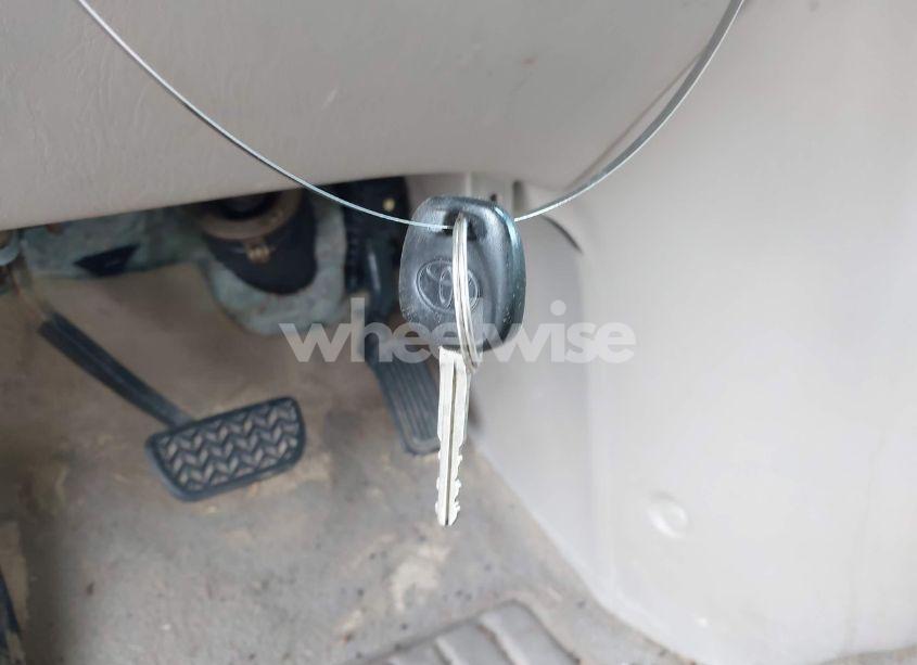 Photo 11 of 2004 Toyota Sienna XLE (VIN 5TDBA22C34S021999)