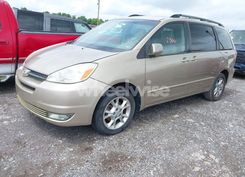 Photo 2 of 2004 Toyota Sienna XLE (VIN 5TDBA22C34S021999)