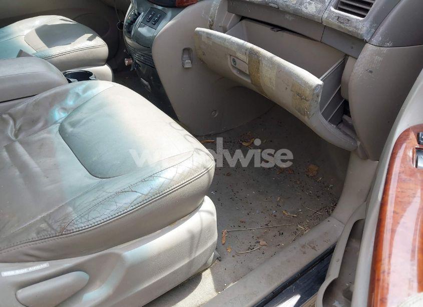 Photo 5 of 2004 Toyota Sienna XLE (VIN 5TDBA22C34S021999)