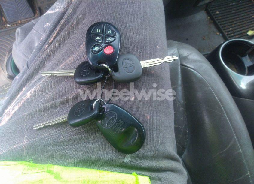 Photo 11 of 2005 Toyota Sienna XLE LIMITED (VIN 5TDBA22C35S045432)