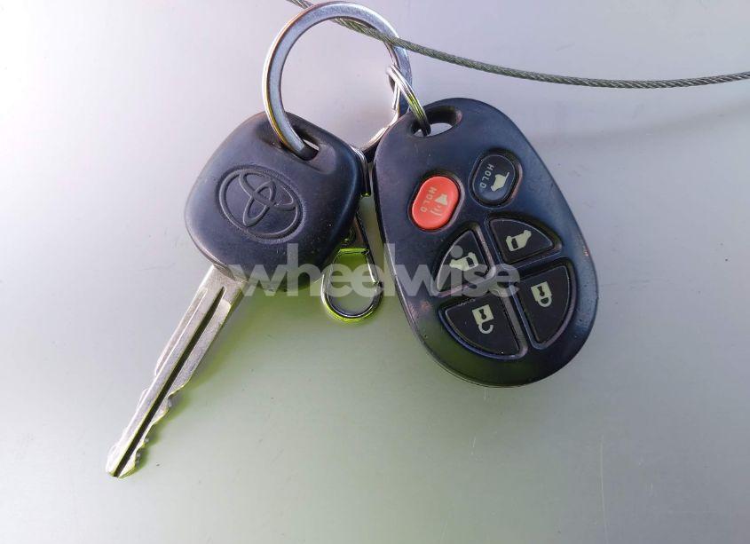 Photo 11 of 2004 Toyota Sienna XLE (VIN 5TDBA22C44S009361)