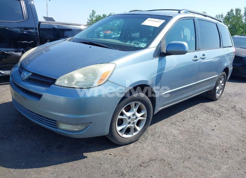 Photo 2 of 2004 Toyota Sienna XLE (VIN 5TDBA22C44S009361)