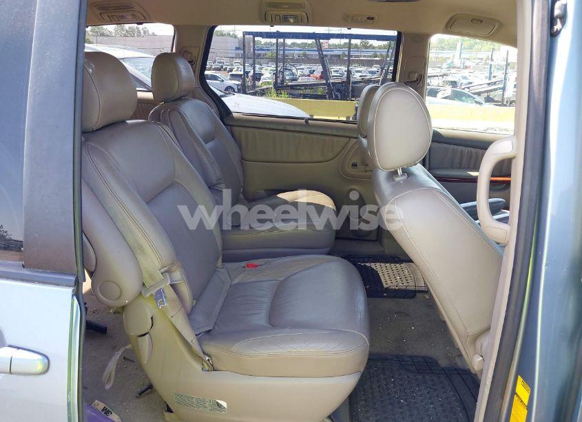 Photo 8 of 2004 Toyota Sienna XLE (VIN 5TDBA22C44S009361)