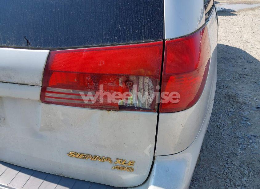 Photo 16 of 2004 Toyota Sienna XLE (VIN 5TDBA22C44S009473)