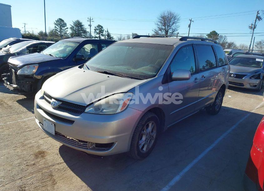 Photo 2 of 2004 Toyota Sienna XLE (VIN 5TDBA22C44S025446)