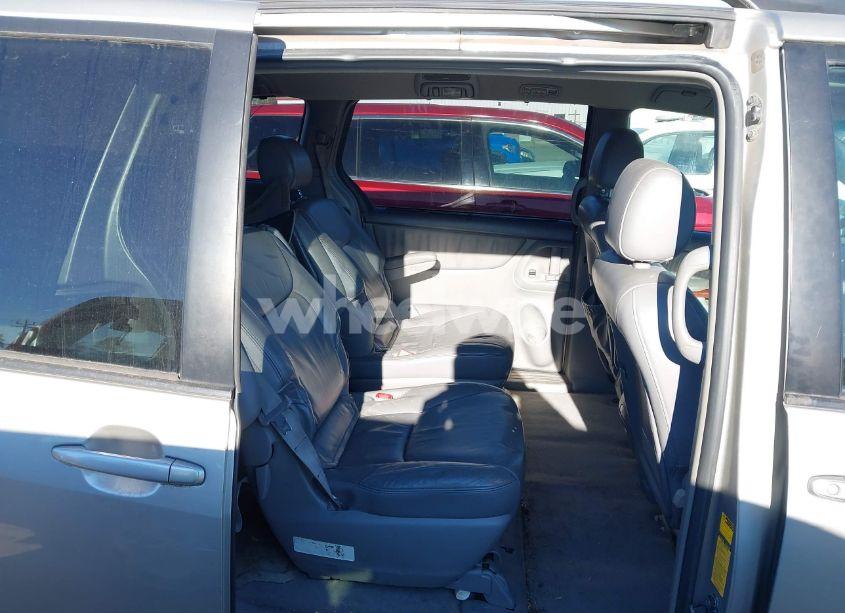 Photo 8 of 2004 Toyota Sienna XLE (VIN 5TDBA22C44S025446)